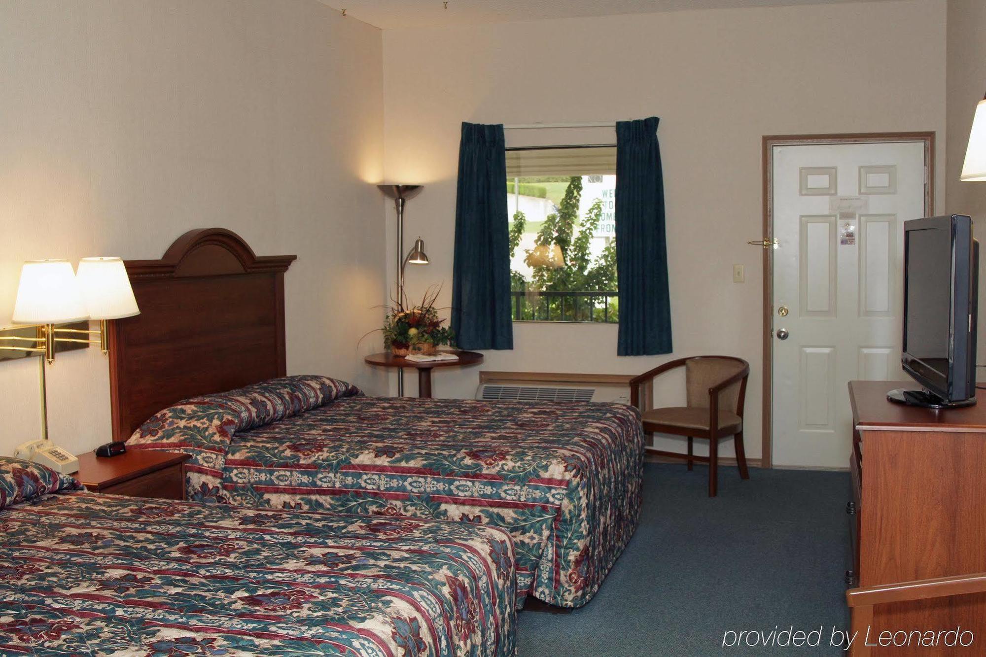 Green Gables Inn Брэнсон Экстерьер фото